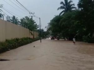 Saluran Air Tersumbat, Ratusan Rumah di Pandeglang Terendam Banjir