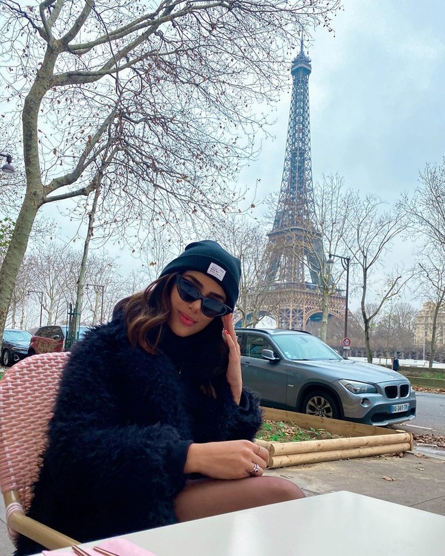 Selain itu, Bruna Biancardi kerap mengunggah foto bersama rekan-rekan pemain PSG itu, seperti Angel Di Maria, Marco Verratti, Leandro Paredes hingga Messi yang meyakinkan kabar mereka berpacaran. Foto: Instagram @brunabiancardi