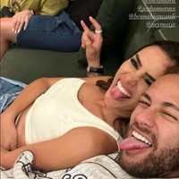 Bruna Biancardi belakangan disebut-sebut sebagai kekasih baru Neymar. Namun keduanya belum pernah secara resmi mengkonfirmasi atau menampilkan kemesraan kepada publik. Baru-baru ini, Neymar pun akhirnya go public dengan mengunggah dua foto kebersamaannya dengan Bruna di Insta Story. Foto: Instagram @brunabiancardi