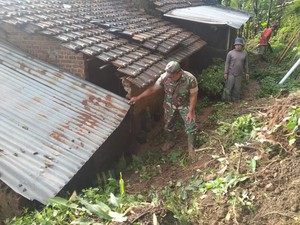 Longsor Timpa Rumah Warga di Colo dan Manawan Kudus