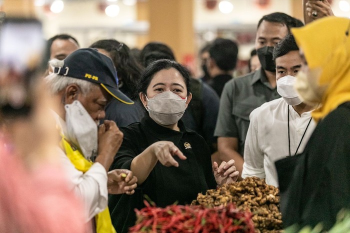 Ketua DPR RI, Puan Maharani melakukan kunjungan ke Kota Surakarta. Ia meresmikan Pasar Legi yang telah rampung direvitalisasi, karena terbakar Oktober 2018 silam.