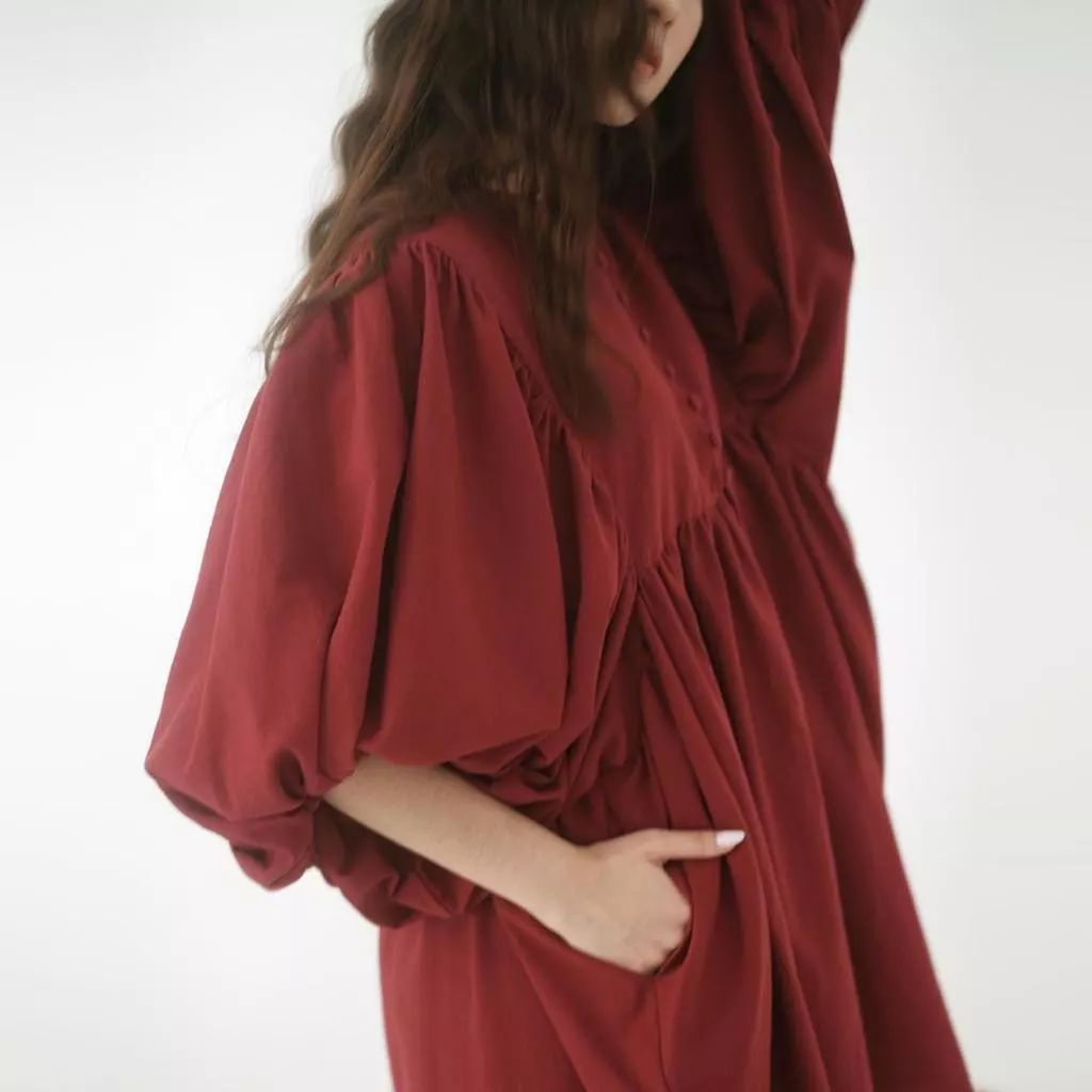 Opsi Dress Cantik Berwarna Merah untuk Merayakan Imlek 2022