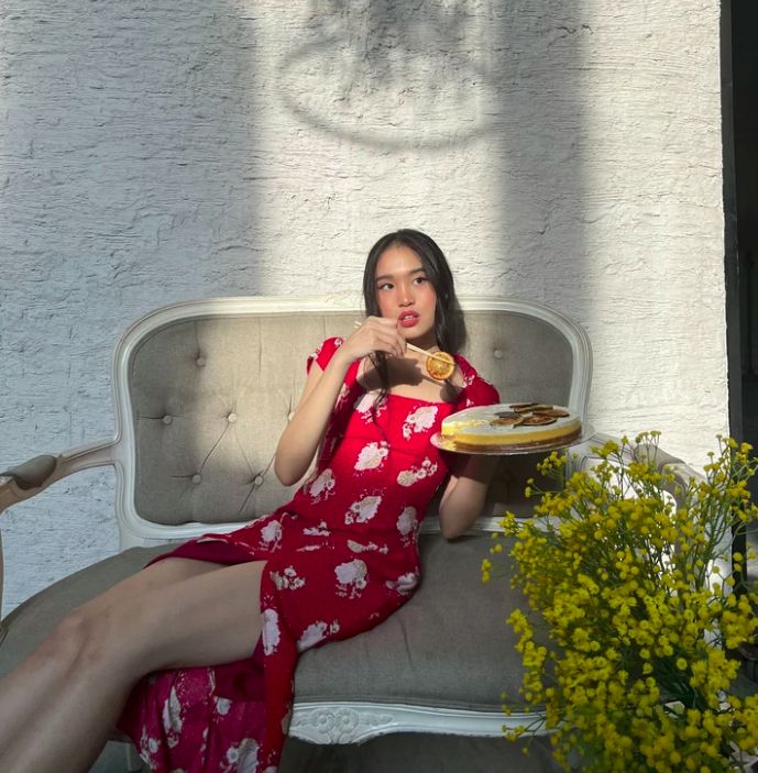 Opsi Dress Cantik Berwarna Merah untuk Merayakan Imlek 2022