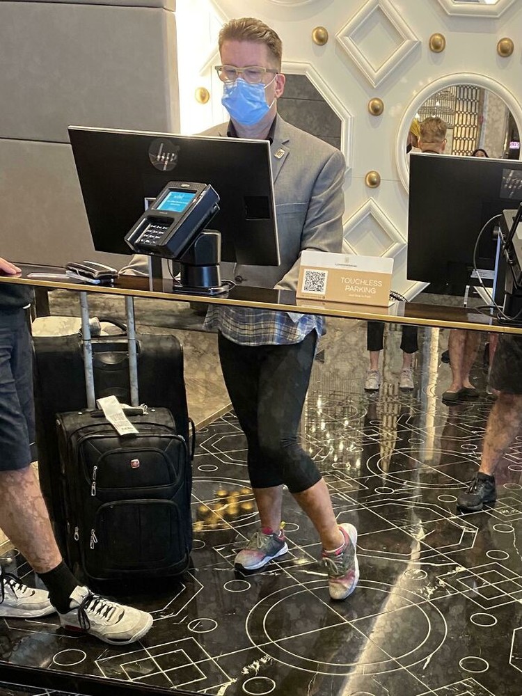 Foto refleksi yang menipu