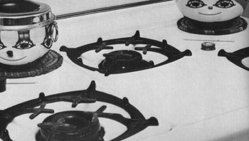 Refleksi pada kompor membentuk wajah di panci. Foto: Bored Panda