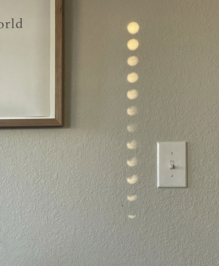 Foto refleksi yang menipu