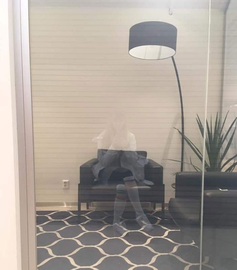 Foto refleksi yang menipu