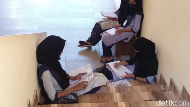 Kisah Siswi Dilarang Masuk Kelas karena Pakai Hijab Jadi Kontroversi