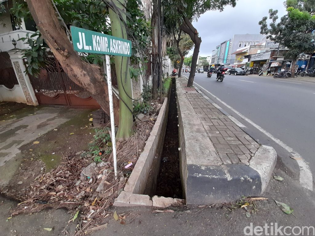 Got di Kompleks Askrindo yang semula meluap bikin banjir, kini kering. 20 Januari 2022. (Marteen Ronaldo Pakpahan/detikcom)