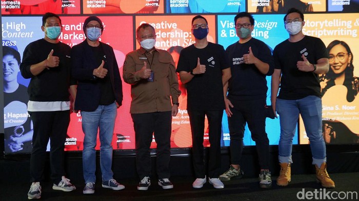 Hadirkan Pakar, Semesta Akademi Jawab Tantangan Industri Kreatif Semesta Akademi semakin mempertegas misinya untuk mendukung pertumbuhan industri kreatif. Mereka menggandeng para pakar untuk menjawab tantangan industri.