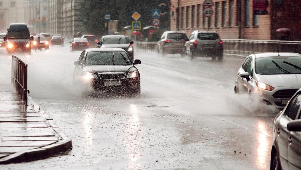 6 Tips Rawat Mobil dengan Benar Saat Musim Hujan