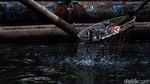 Imbas Banjir Tegal Alur, Sampah Berserakan di Sungai
