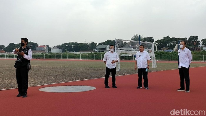 Garut memiliki lintasan atletik berstandar internasional. Berlokasi di Stadio RAA Adiwijaya, lintasan ini sudah selesai dibangun bulan lalu. Lihat yuk.