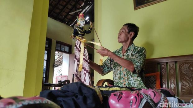Ki Sahir, dalang wayang gagrak Lasem.