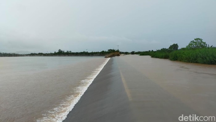 Kolam Regulasi Nipa-Nipa yang difungsikan sebagai penahan banjir di Kota Makassar. (Ibnu Munsir/detikcom)
