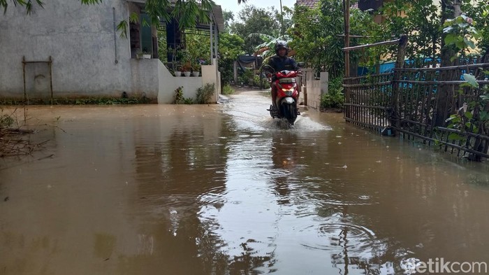Kondisi banjir di Desa Golantepos, Kecamatan Mejobo, Kudus, Kamis (20/1/2022) sore.