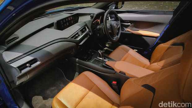Lexus UX 300e Mobil listrik Lexus UX 300e