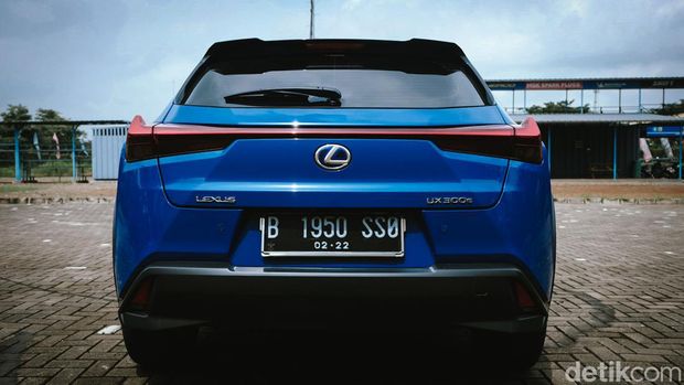 Lexus UX 300e Mobil Listrik Lexus UX 300e