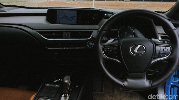 Lexus UX 300e Mobil Listrik Lexus UX 300e