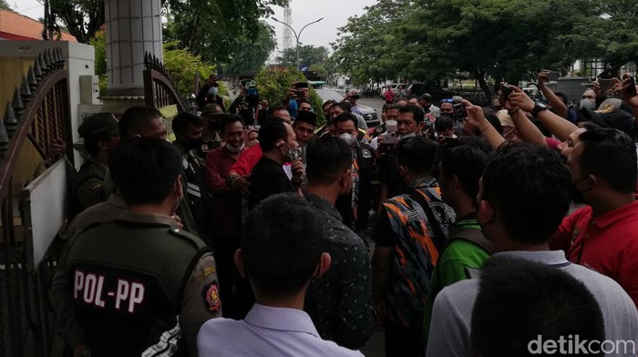 lsm luruk rumdin bupati pasuruan