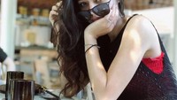 Begini cantiknya Susan, saat sedang bersantai di salah satu kafe. Foto: Instagram @susansameeh