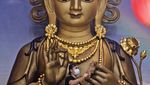 Membersihkan Patung Budha