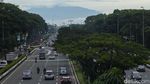 Menikmati Pemandangan Gunung di Jembatan Kemayoran