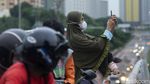 Menikmati Pemandangan Gunung di Jembatan Kemayoran