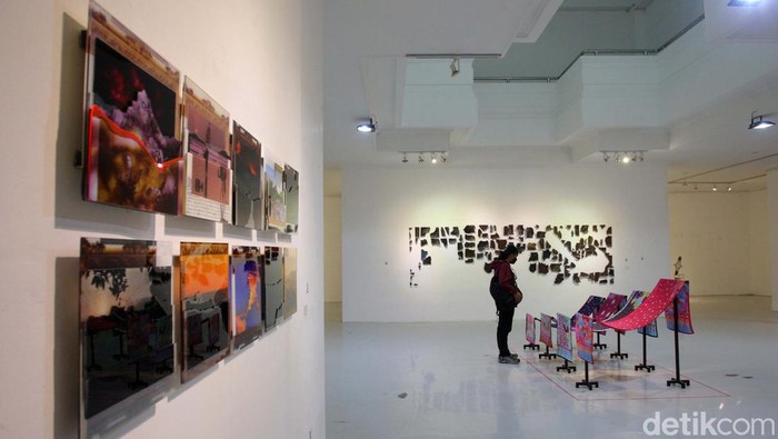 Menikmati Seni Rupa Minangkarta di ISI Yogyakarta Pameran seni rupa bertanjuk After Mooi Indie Minangkarta digelar di Galeri RJ Katamsi ISI Yogyakarta. Pameran ini menampilkan 54 karya seni dari 54 pameris.