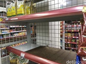 Harga Minyak Goreng Turun Bikin Emak-emak Borong, Panik Buying atau Kalap?