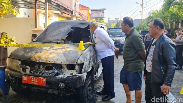Mobil dinas petugas lapas di Pekanbaru dibakar OTK