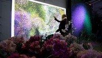 Pameran keliling yang berlangsung sampai Maret ini menawarkan pengalaman mendalam ke karya-karya pelukis Prancis abad 19 tersebut.  Foto: Getty Images/Morris MacMatzen