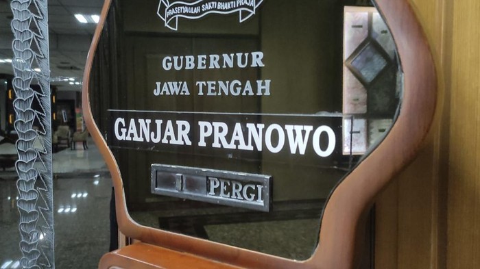 Papan nama Gubernur Jateng Ganjar Pranowo