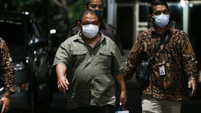 Penampakan Bupati Langkat Diborgol dan Berompi Tahanan KPK Bupati Langkat Terbit Rencana Perangin Angin terjaring OTT KPK. Ia pun telah ditetapkan sebagai tersangka dan kini ditahan KPK.