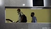 Pihak-pihak yang terjaring OTT itu masih berstatus sebagai terperiksa. KPK memiliki 1x24 jam untuk menentukan status hukum mereka yang terjaring OTT.