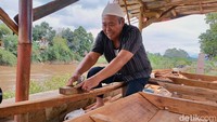 Abah Karun mengatakan bahwa saat ini penjualan perahu kayu mengalami penurunan. Meski demikian tetap ada orderan setiap minggunya.