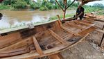 Kisah Abah Karun, Pembuat Perahu Kayu yang Laris di Musim Banjir