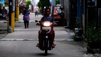 Daerah dengan kategori merah mencatat lebih dari delapan pasien Omicron. Sementara itu, wilayah kuning melaporkan satu hingga tujuh pasien Omicron.