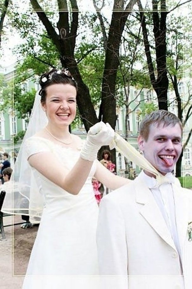 Pernikahan niatnya untuk mengikat si doi sehidup semati, bukan mengikat sampai mati. Ada-ada saja memang ulah calon pengantin ini.. Foto: Reddit