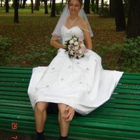 Kalau yang satu ini justru jadi terlihat seperti ilusi optik. Dilihat sekilas tampak normal, namun jika diperhatikan ada yang aneh dengan tangan dan kaki sang pengantin wanita. Foto: Reddit