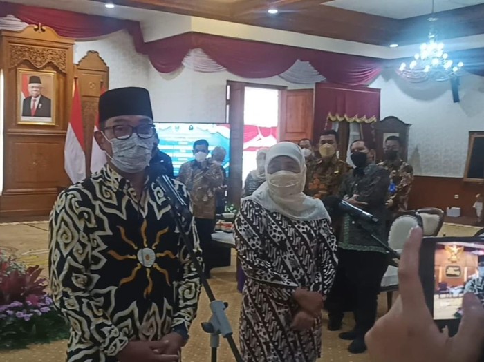 Pertemuan Gubernur Jawa Barat, Ridwan Kamil dan Khofifah Indar Parawansa berlangsung hangat di Gedung Negara Grahadi