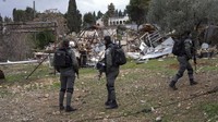 Ditekankan Kepolisian Israel bahwa anggota keluarga yang tinggal di bangunan ilegal telah diberi kesempatan berkali-kali untuk menyerahkan lahan secara sukarela.