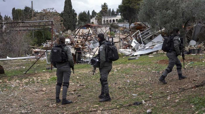 Polisi Israel menghancurkan rumah warga Palestina di kawasan Yerusalem Timur. Diketahui, rumah-rumah itu berada di aera Sheikh Jarrah yang rawan konflik.