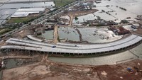 Foto udara suasana Jalan Tol Semarang-Demak Seksi II yang pembangunannya memasuki penyelesaian tahap akhir, Senin (24/10/2022).