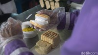 Tempe juga kaya akan mineral (zat besi) sehingga baik mencegah anemia dan serat sehingga baik untuk kesehatan pencernaan serta kaya isoflavon sebagai antioksidan serta menurunkan risiko kanker dan juga rendah kalori sehingga cocok untuk diet.