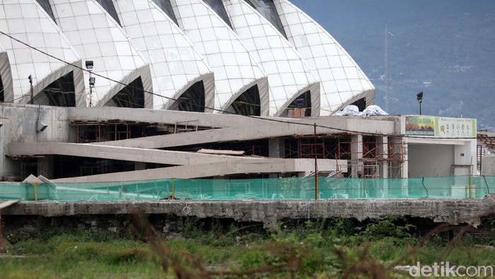 Pembangun masjid apung Al-Jabbar, Gedebage, Kota Bandung, Kamis (20/1/2022) terus dikebut. Begini progresnya.