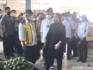 Keliling Pasar Legi Solo Bareng Gibran, Puan Cek Harga Minyak Goreng