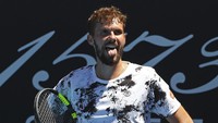 Oscar Otte dari Jerman bereaksi selama pertandingan putaran kedua melawan Lorenzo Sonego dari Italia di kejuaraan tenis Australia Terbuka di Melbourne, Australia, Rabu, (19/1/2022). (AP Photo/Tertius Pickard)
