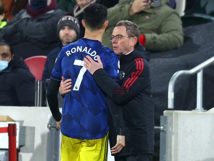 BRENTFORD, ENGLAND - JANUARY 19: Ralf Rangnick, Manager of Manchester United interacts with Cristiano Ronaldo of Manchester United as he is substituted off during the Premier League match between Brentford and Manchester United at Brentford Community Stadium on January 19, 2022 in Brentford, England. (Photo by Clive Rose/Getty Images)