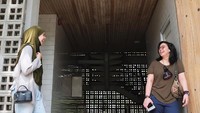 Ini salah satu pose Risty Tagor yang sudah berani pakai celana jeans. Foto: Instagram Risty Tagor
